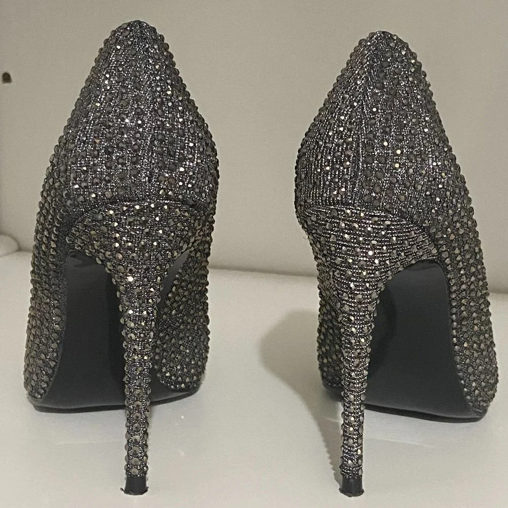 Black Studded Rhinestone Steve Madden Heels Pumps Size 6 With Box